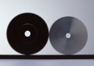 重ねて収納できる樹脂製単管バリケード